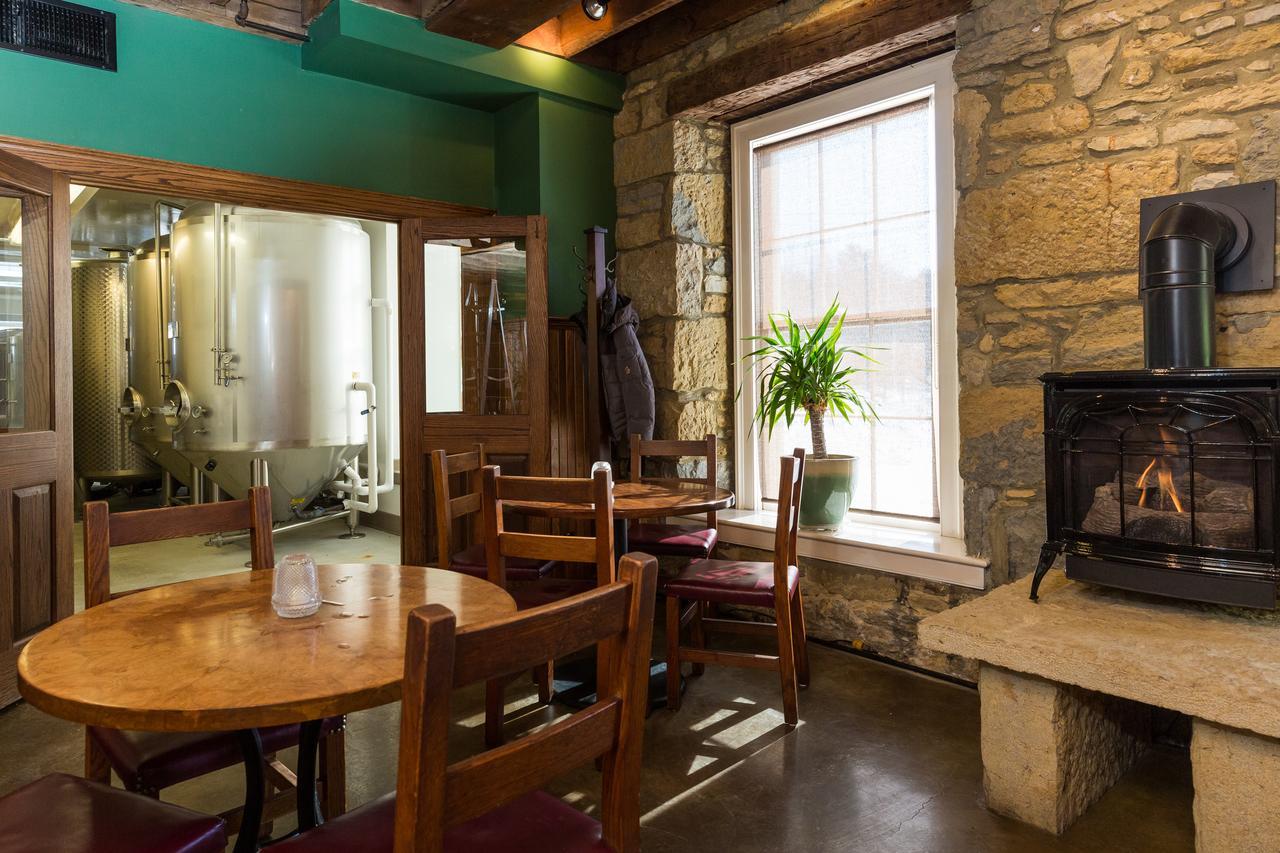 Commerce Street Brewery Hotel Mineral Point ภายนอก รูปภาพ